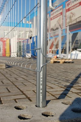 Основание бетонное для временных ограждений 32 кг для столбов 51 мм фото | Партнер Строй